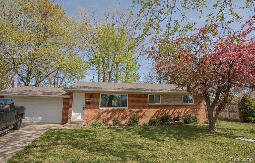 20401 Luna Street, Clinton charter township