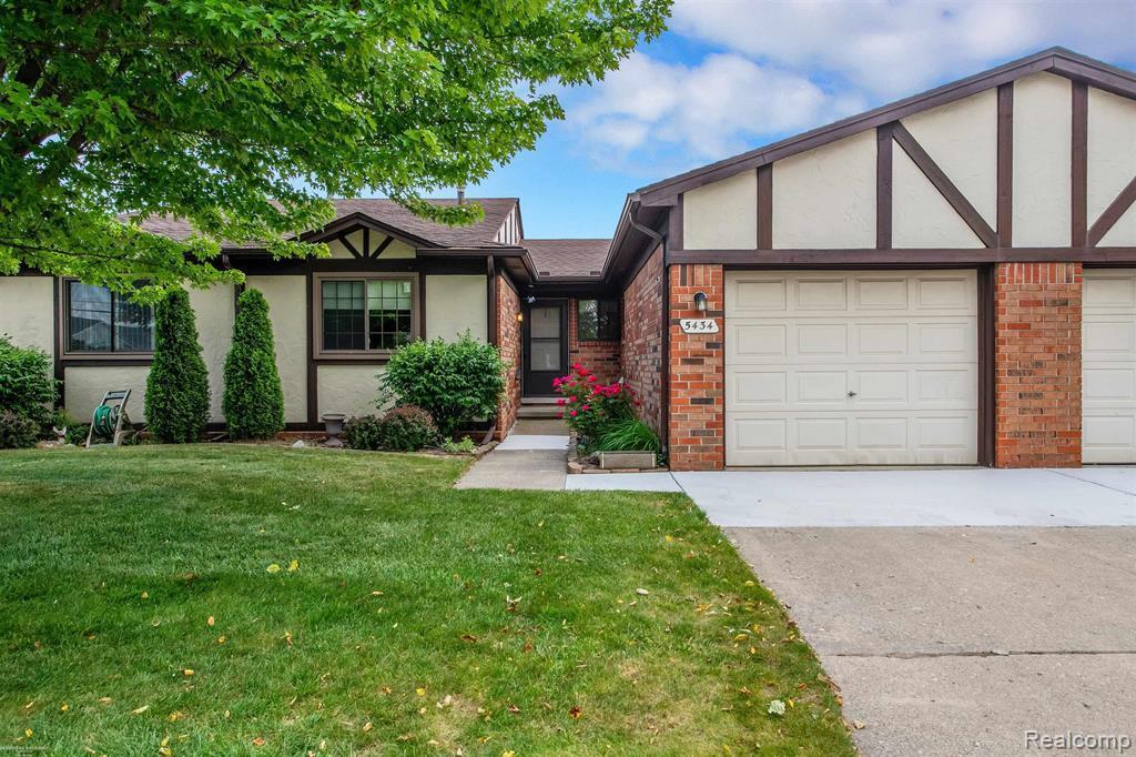 5434 Bowden Court, Warren city