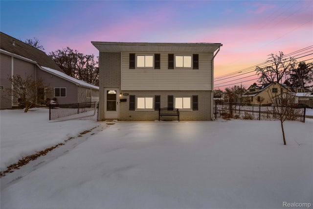 135 Gerald Avenue, Clawson city