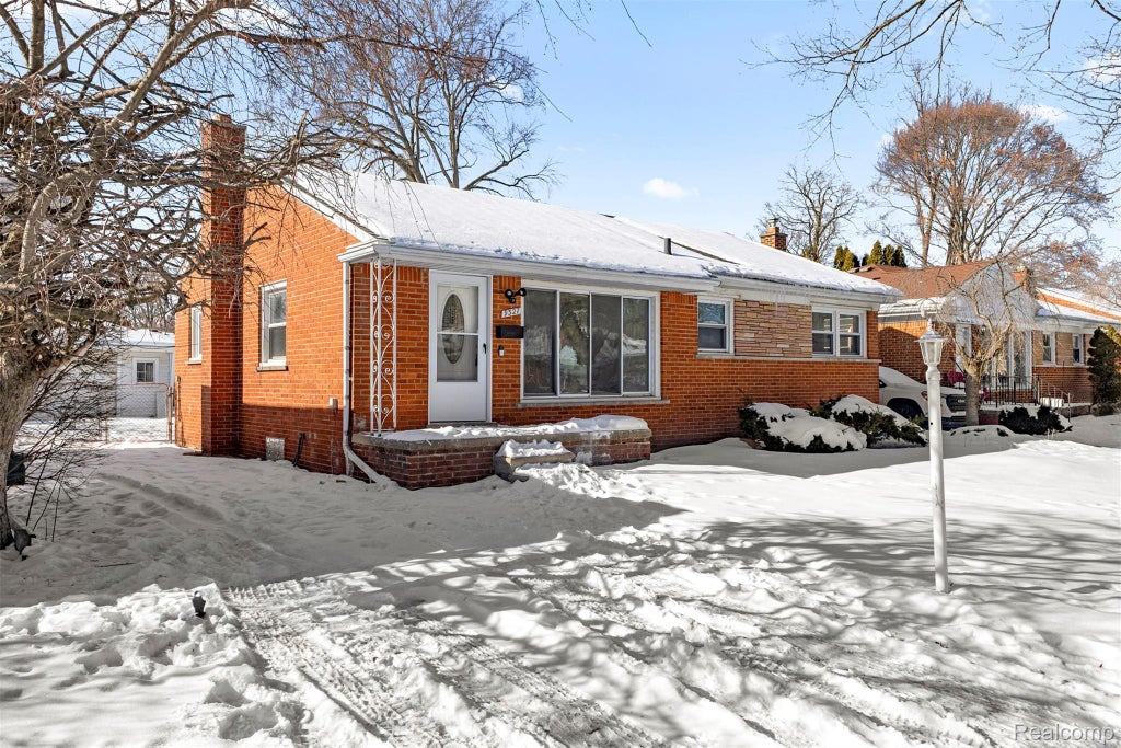 9327 Columbia, Redford charter township