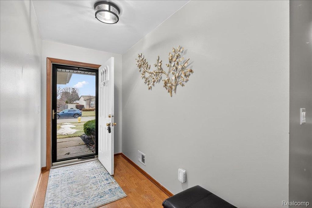 28720 Bingham Drive, Chesterfield township