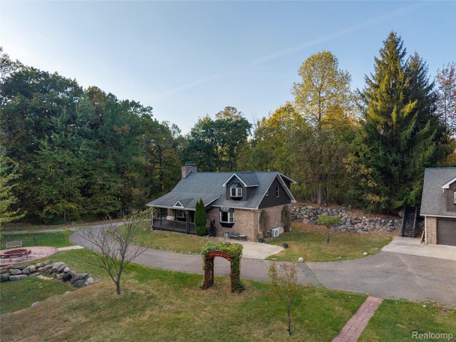 2631 Lakeville Road, Oxford charter township