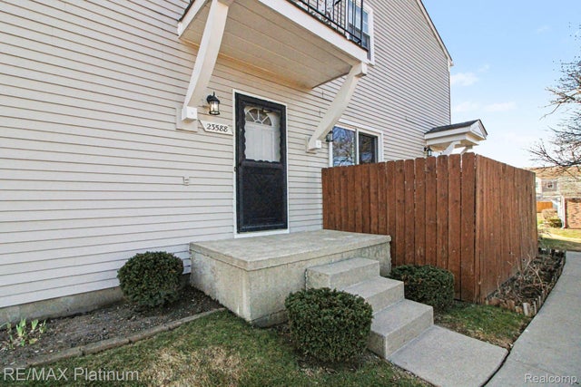 23588 N Rockledge, Novi city