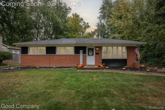 22440 Hawthorne Street, Farmington city