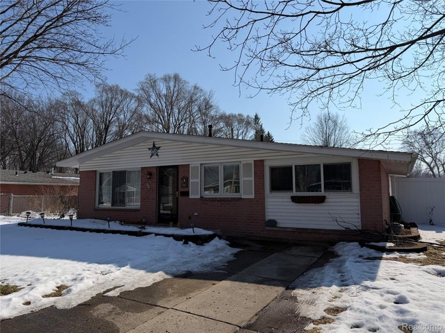 33823 Hiveley Street, Westland city