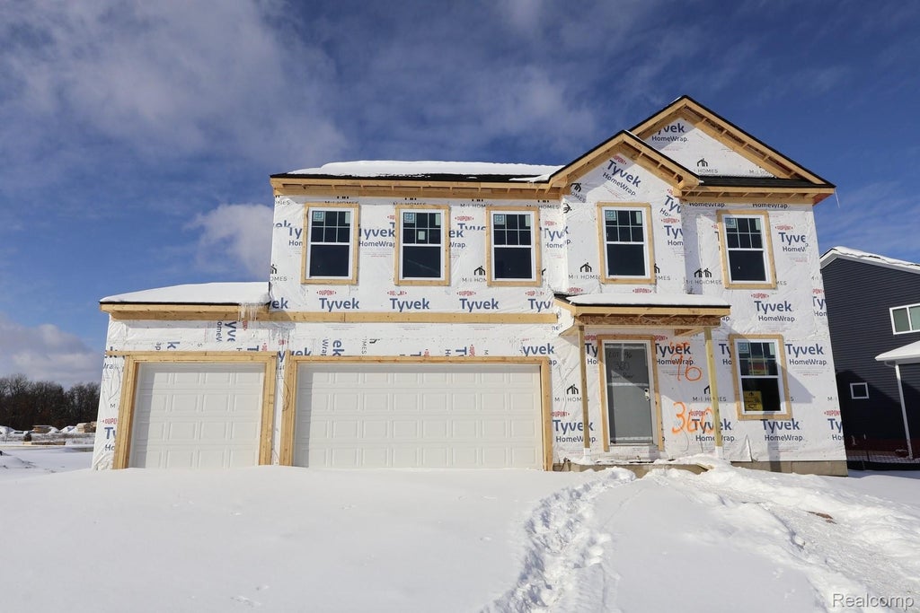 360 Hidden River W, Holly township