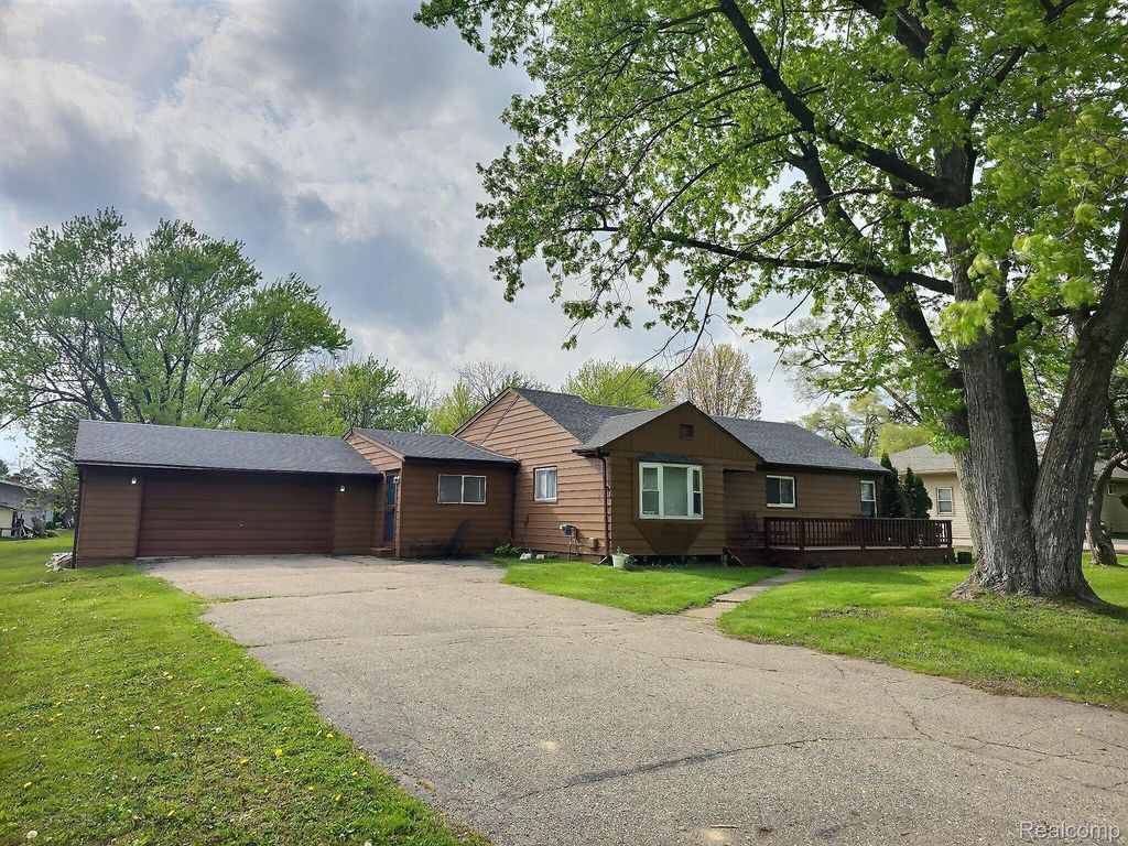 6449 Detroit Street, Mt. Morris township