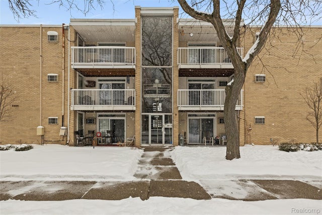 4909 Crooks Road D6, Royal Oak city