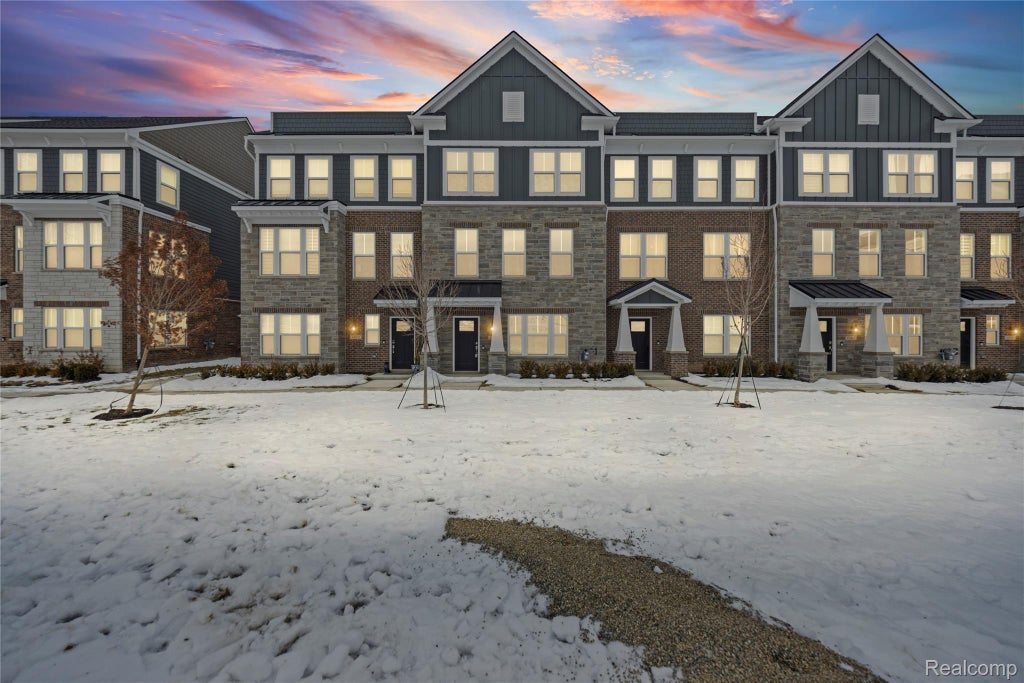 43071 Atwood Avenue, Novi city