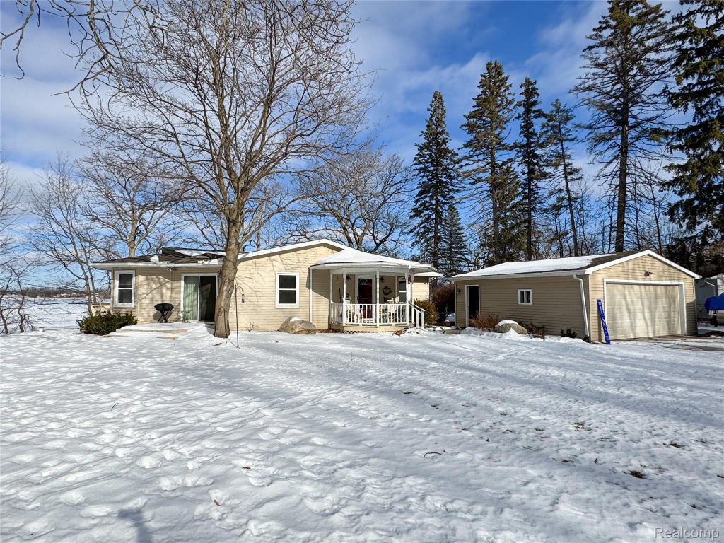 4028 Loon Lake Court, Fenton charter township