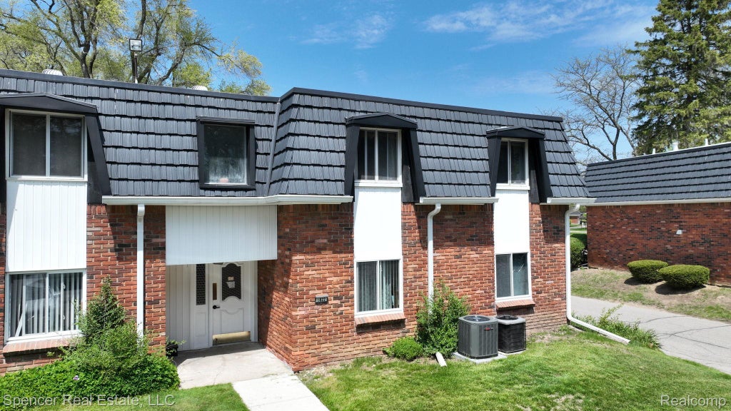 1822 Colonial Village Way, Waterford charter township