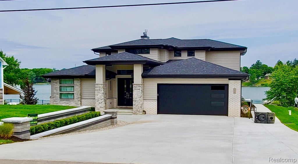 7020 Driftwood Drive, Deerfield township