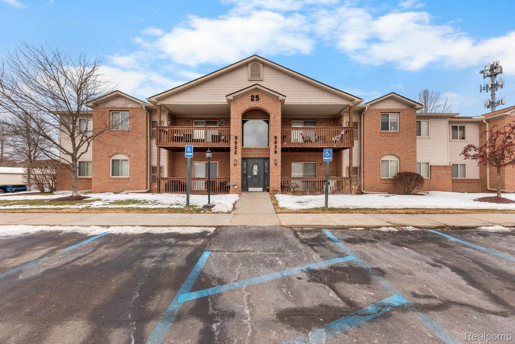 9624 Sawgrass Court, Van Buren charter township