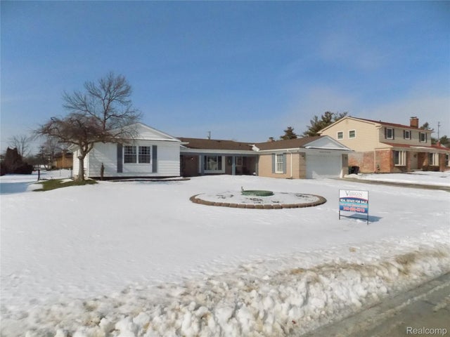 27397 E Skye Drive, Farmington Hills city