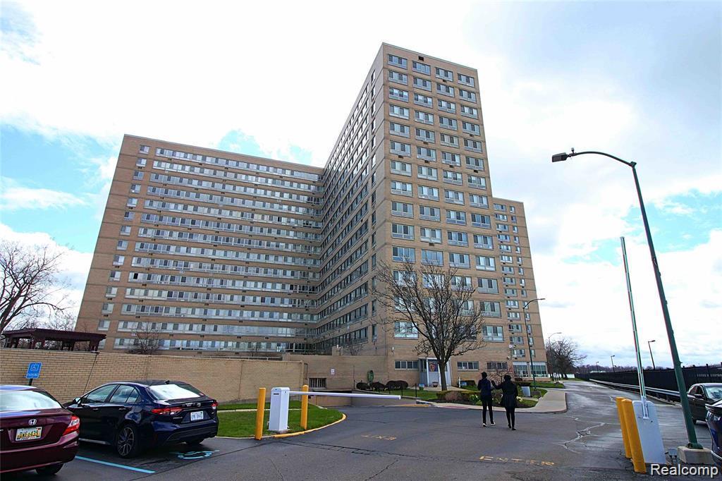 8900 E Jefferson Avenue 916, Detroit city