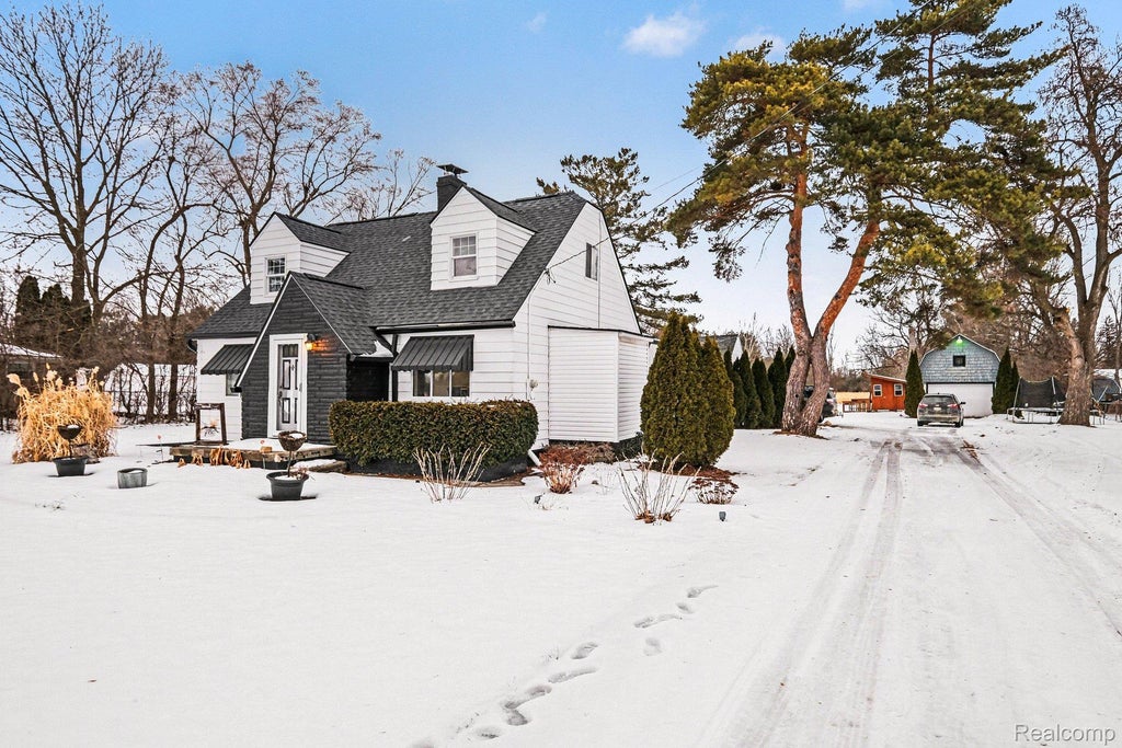 6272 W Court Street, Flint charter township