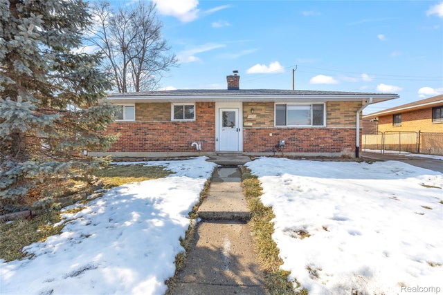 7043 N Wildwood Street, Westland city