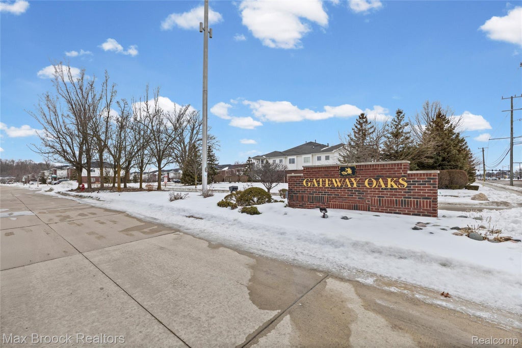 5817 Twin Oaks Drive, Sterling Heights city