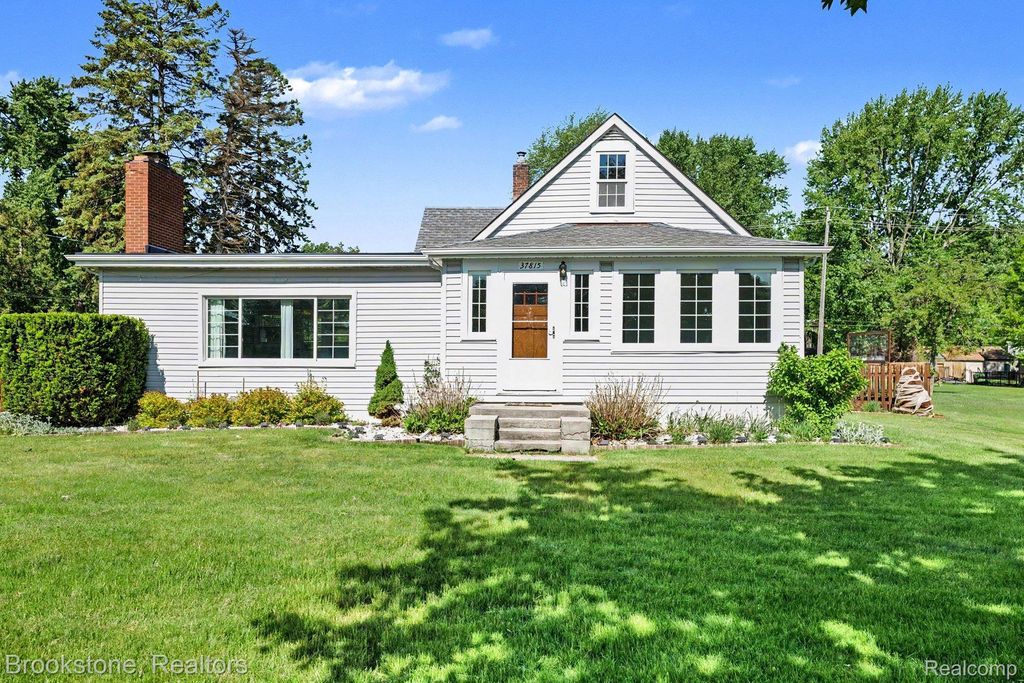 37815 Pineridge Street, Harrison Township