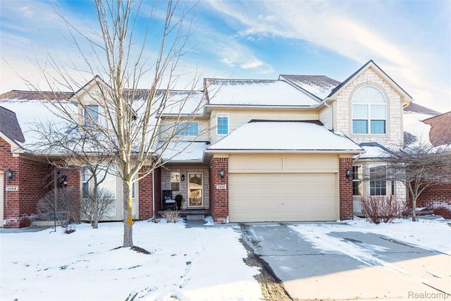 1012 Paddock Lane, South Lyon city