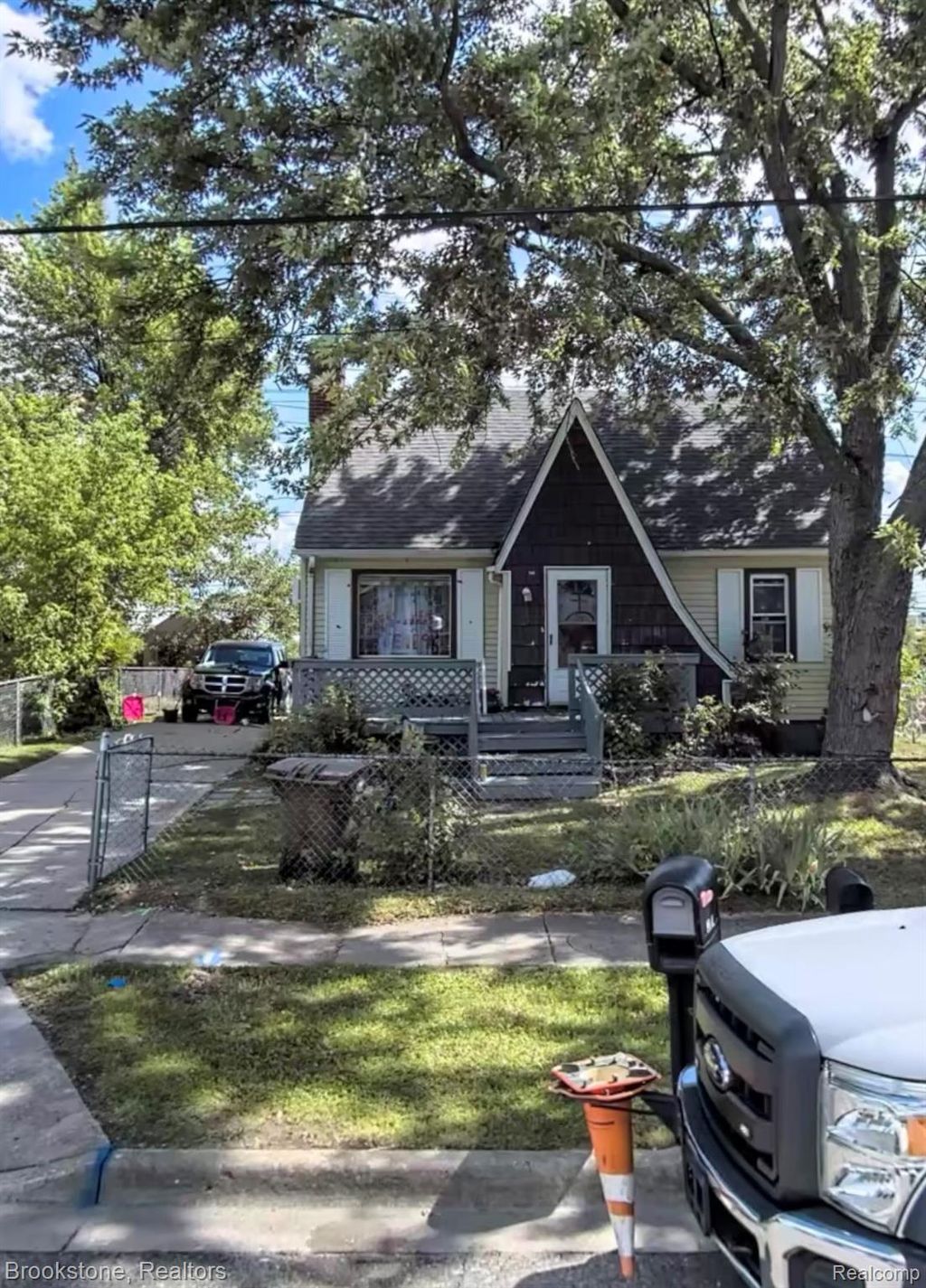 300 E Princeton Avenue, Pontiac city