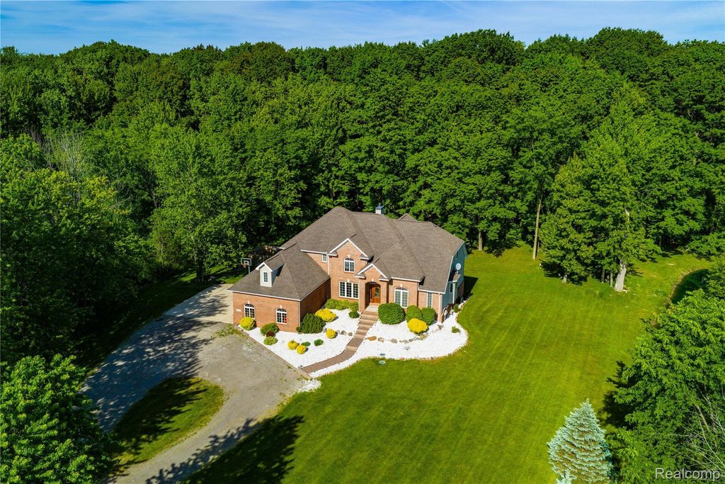 65690 North Avenue, Ray township