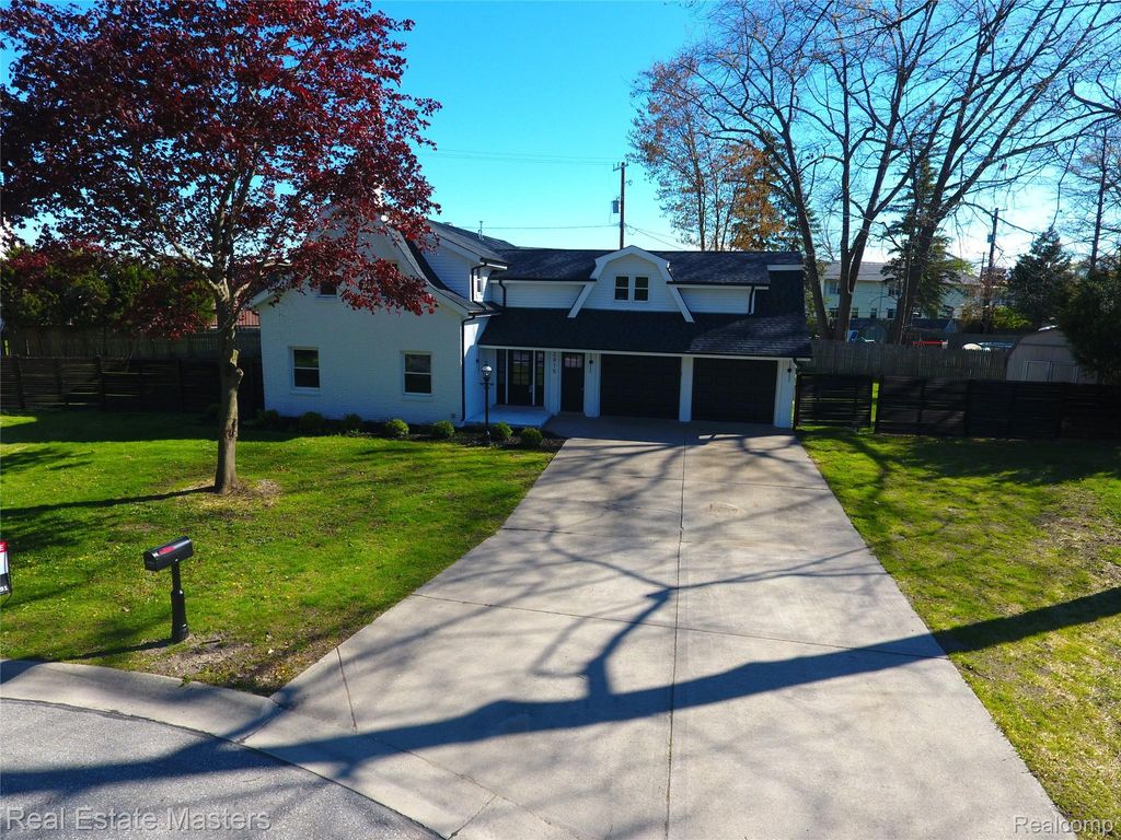 2915 Linda Court, Port Huron city