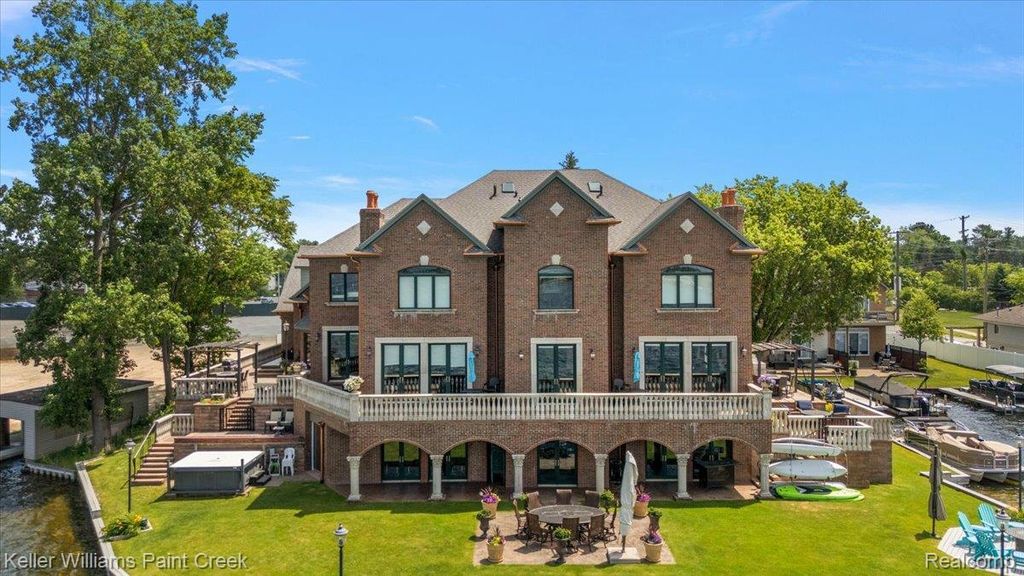 328 S Broadway Street, Lake Orion