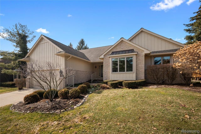 16807 Country Knoll Drive, Northville township