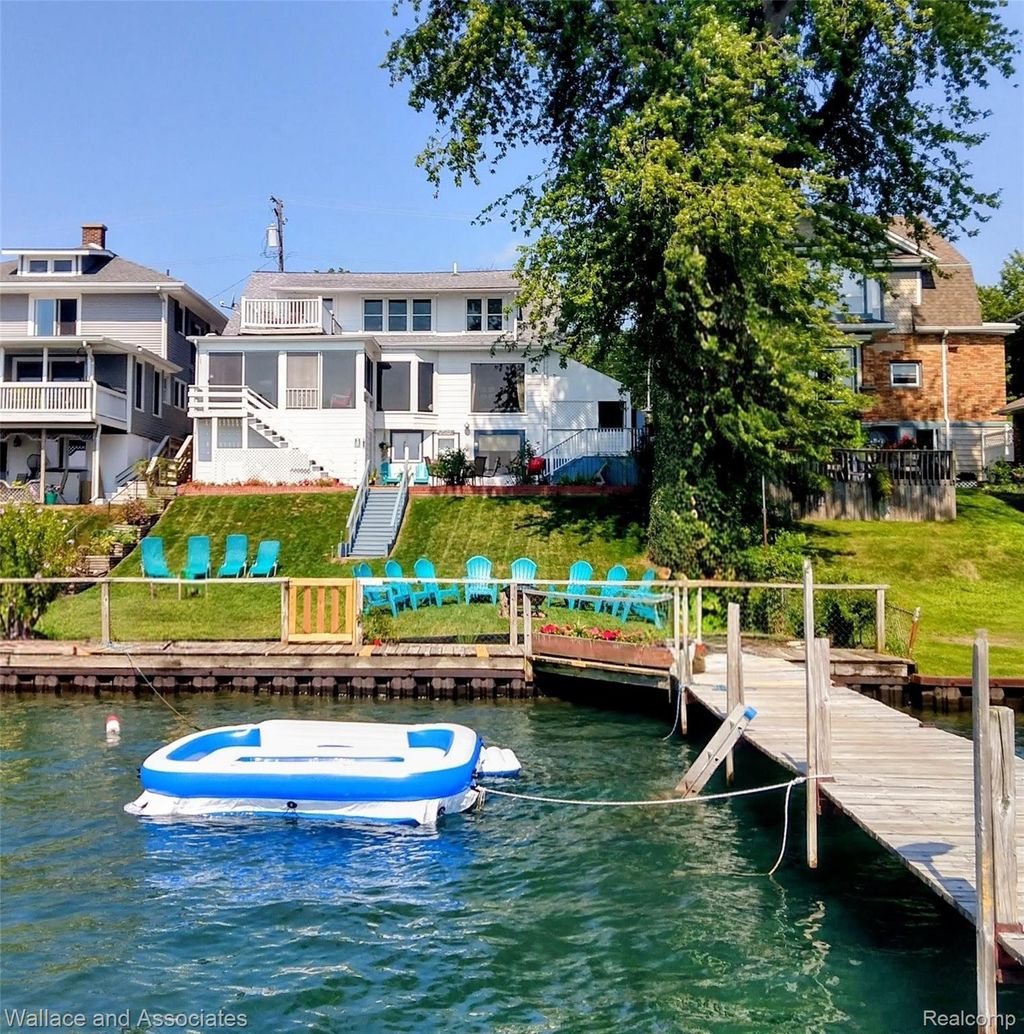 2712 Military Street, Port Huron city