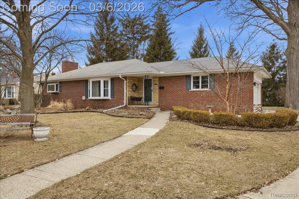1304 Greenleaf Drive, Royal Oak city