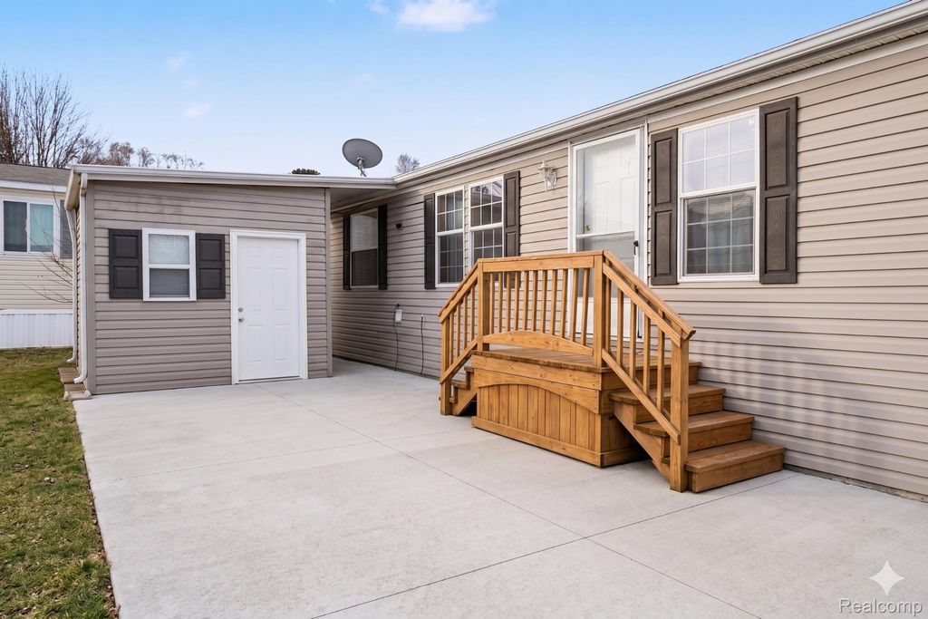 2055 Cedar Circle, Vienna charter township