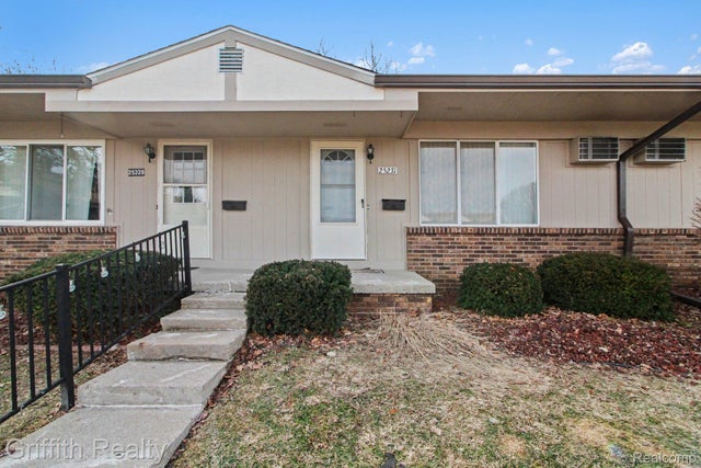 25231 Potomac Drive 2, South Lyon city