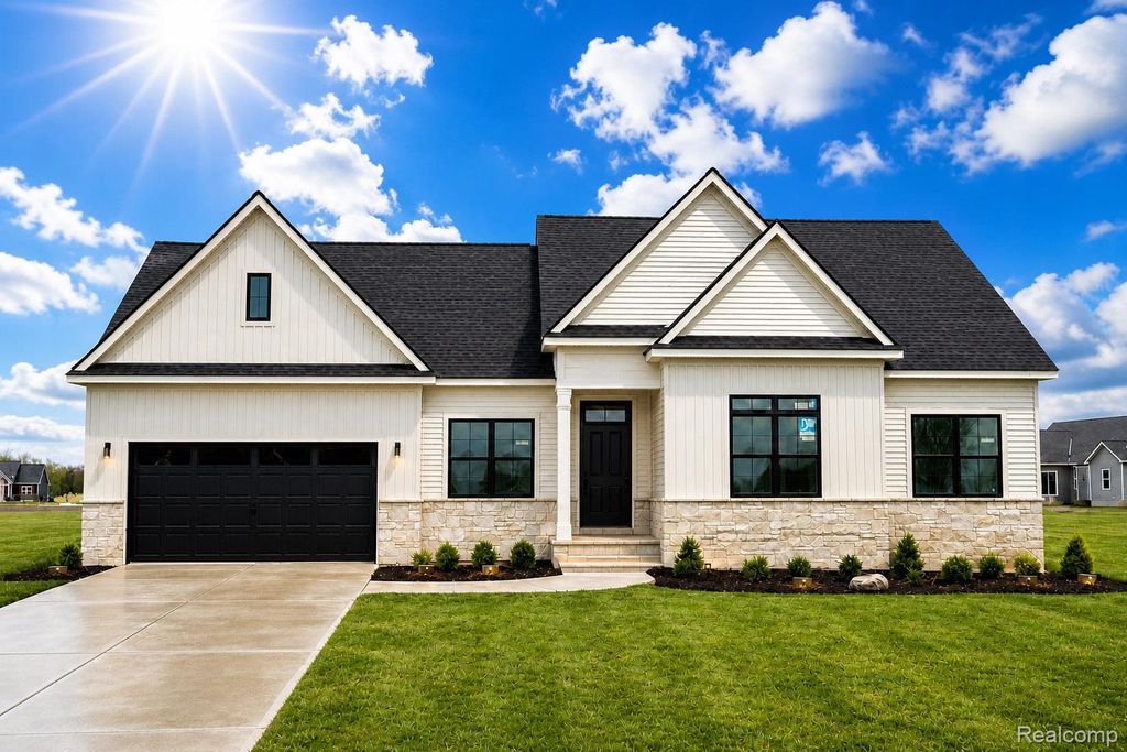 5381 Championship Drive, Fenton charter township