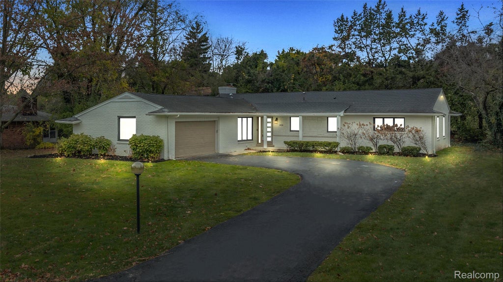 6850 White Pine Drive, Bloomfield charter township