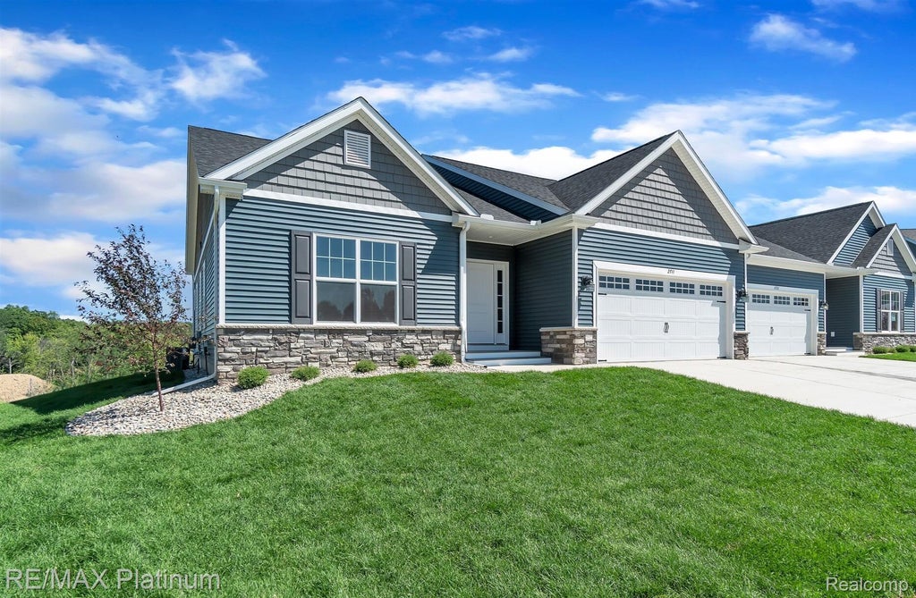 865 Oakwood Circle 24, Fenton city