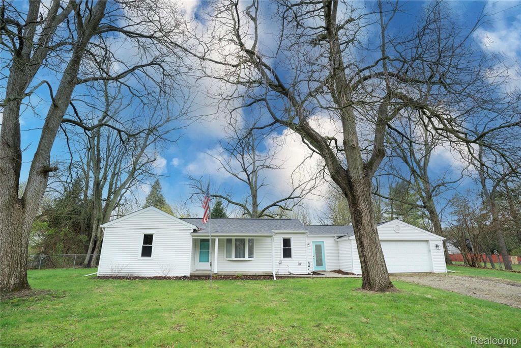 620 S Briarvale Drive, Auburn Hills