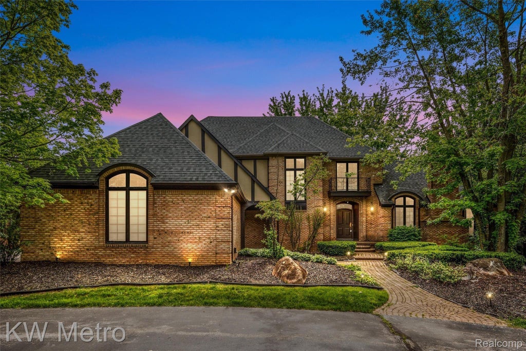 2863 Meadowood Lane, Bloomfield charter township