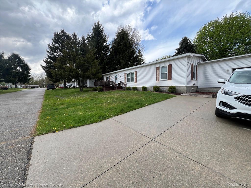 2211 Mark Street 69, Buel township