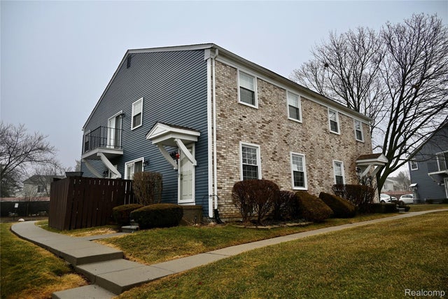 23546 N Rockledge, Novi city