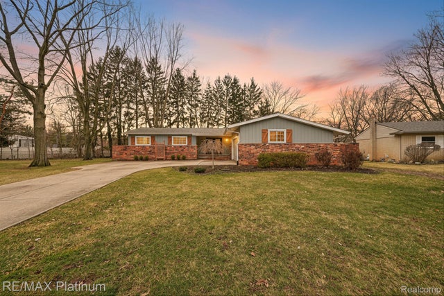 23935 Lynwood Drive, Novi city