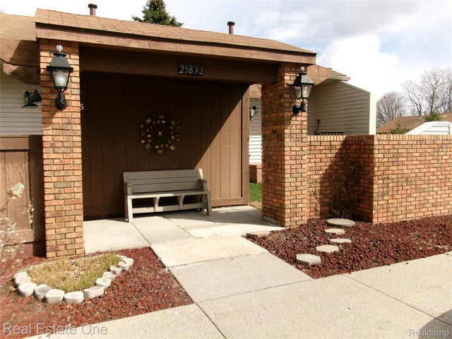 25832 Lexington 6, South Lyon city