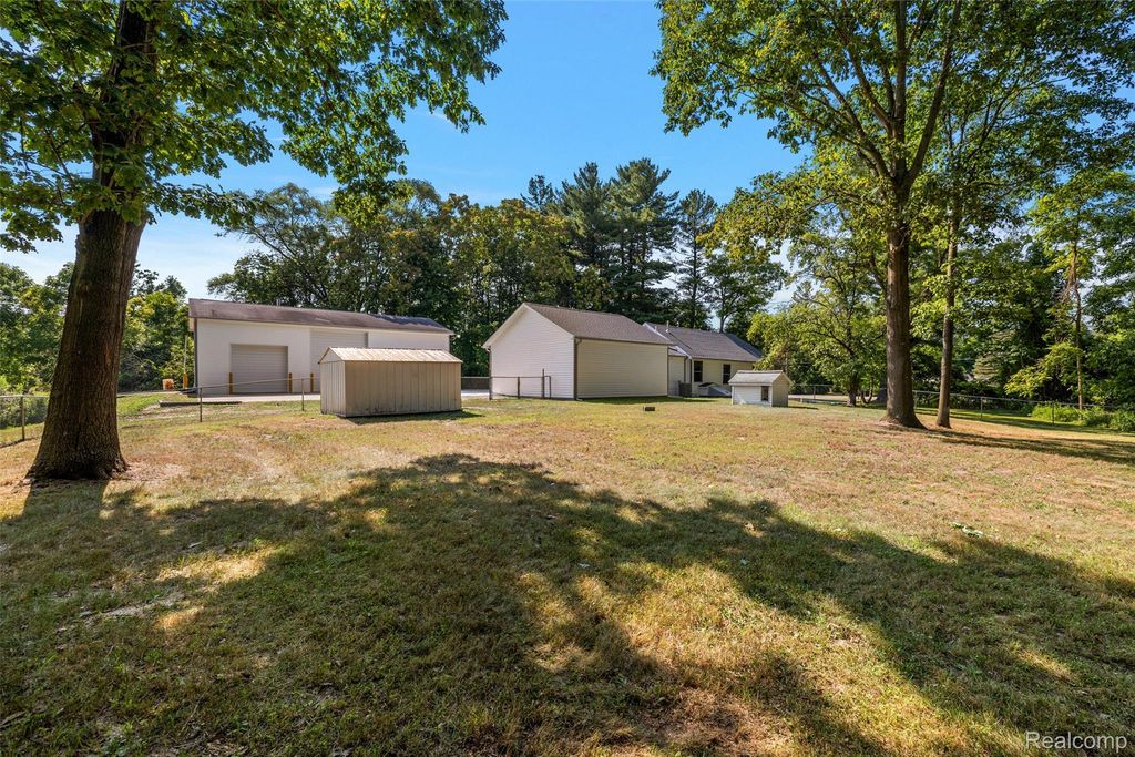 5771 Gratiot Avenue, St Clair