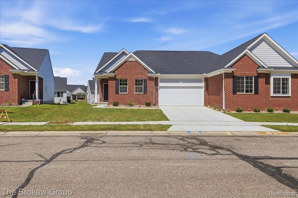1435 Luxington Drive, Lapeer city