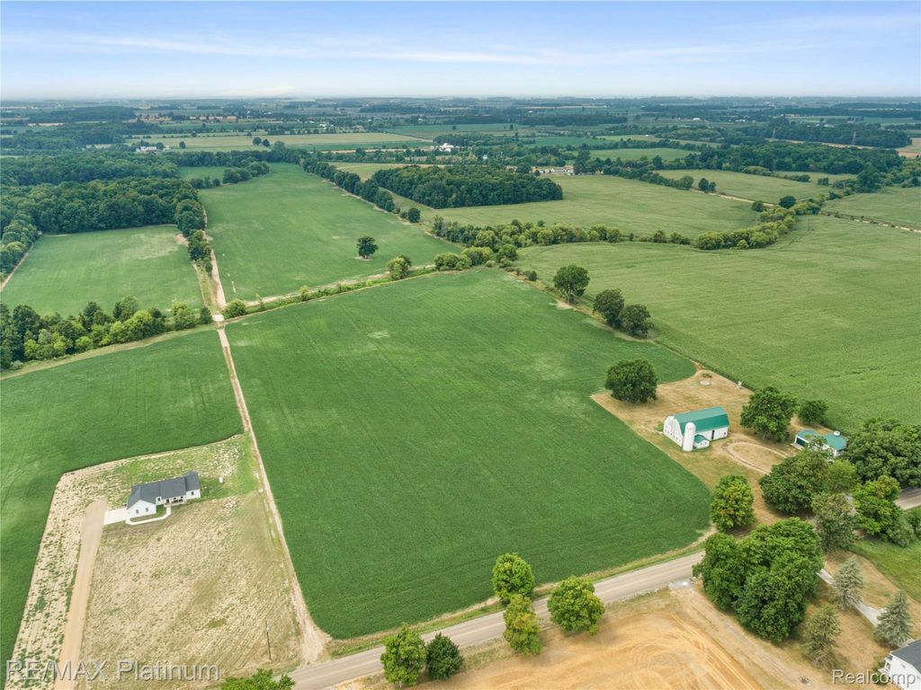 1136 S Nichols Road, Clayton charter township