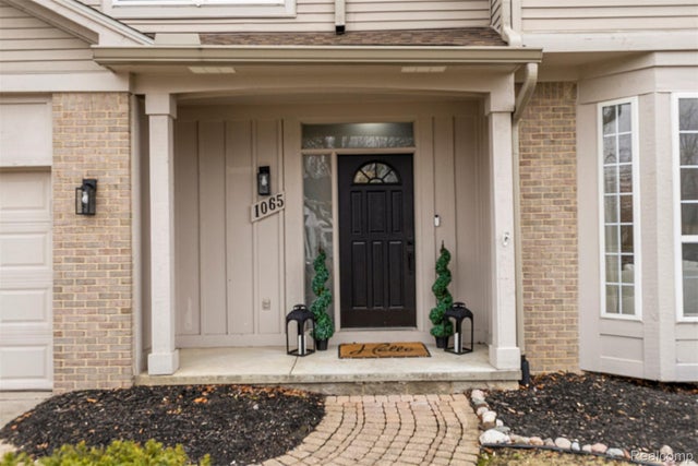 1065 Equestrian Drive, South Lyon city