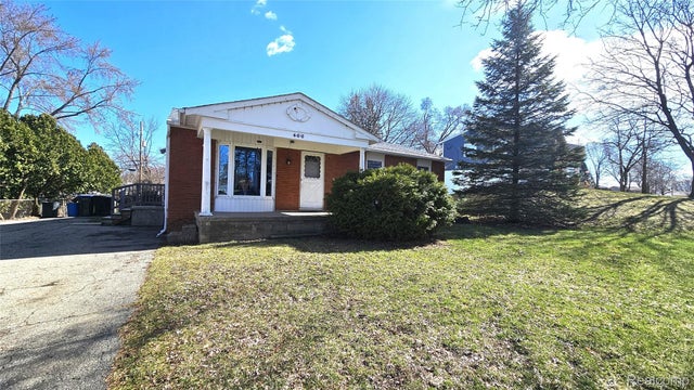 466 Lyon Boulevard, South Lyon city