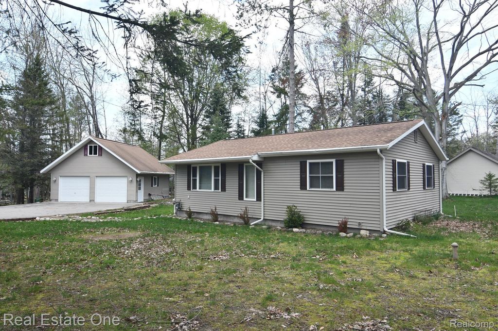4284 N Norway Road, Alcona township