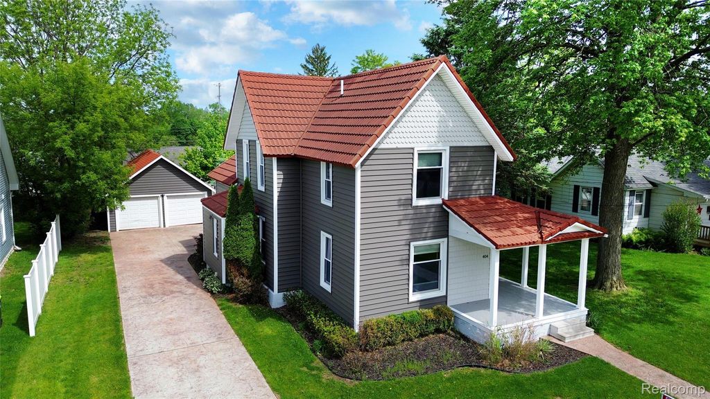 404 N Adelaide Street, Fenton city