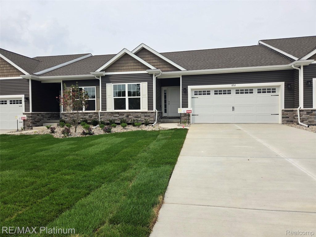 863 Oakwood Circle 23, Fenton city